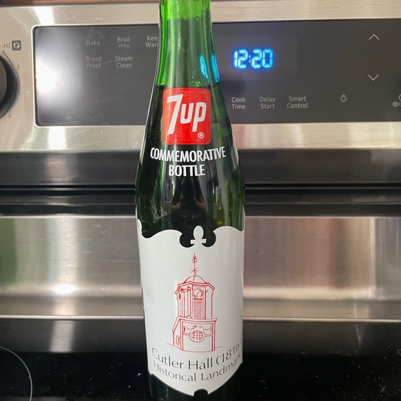 Vintage 7Up Ohio University Commemorative Bottle 1974 - Picture 2 of 2
